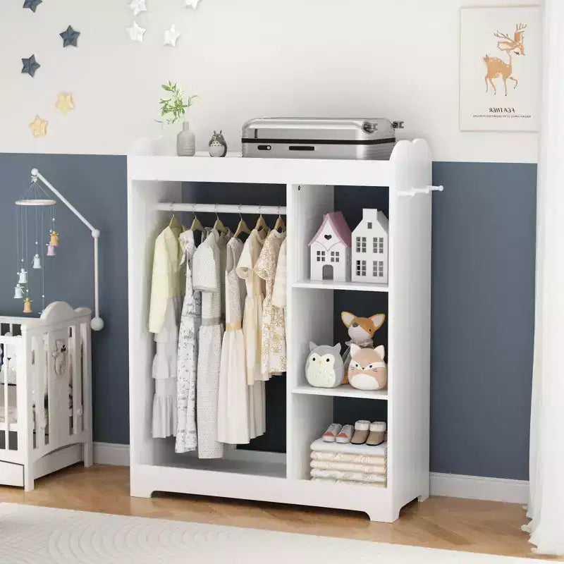 Porta Abiti per Bambini con Specchio, Organizzatore di Costumi in Legno con Asta Appendiabiti, Ganci e Ripiani, Bianco
