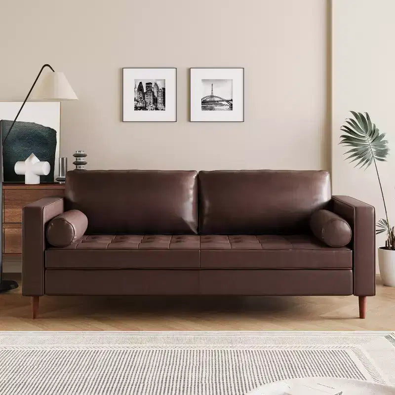 Divano a 3 posti in pelle sintetica, divano moderno di metà secolo con design trapuntato, gambe in legno massello, 2 cuscini a rullo