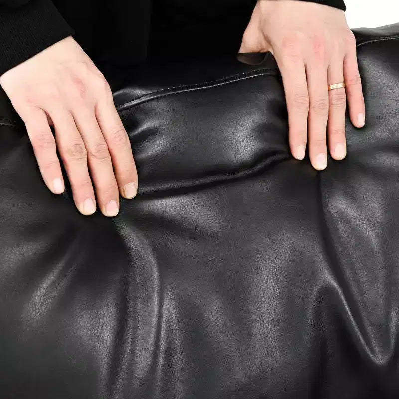 Divano a 3 posti in pelle sintetica, divano moderno di metà secolo con design trapuntato, gambe in legno massello, 2 cuscini a rullo